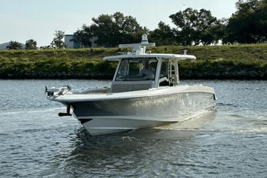 38' Boston Whaler 2017 Yacht For Sale
